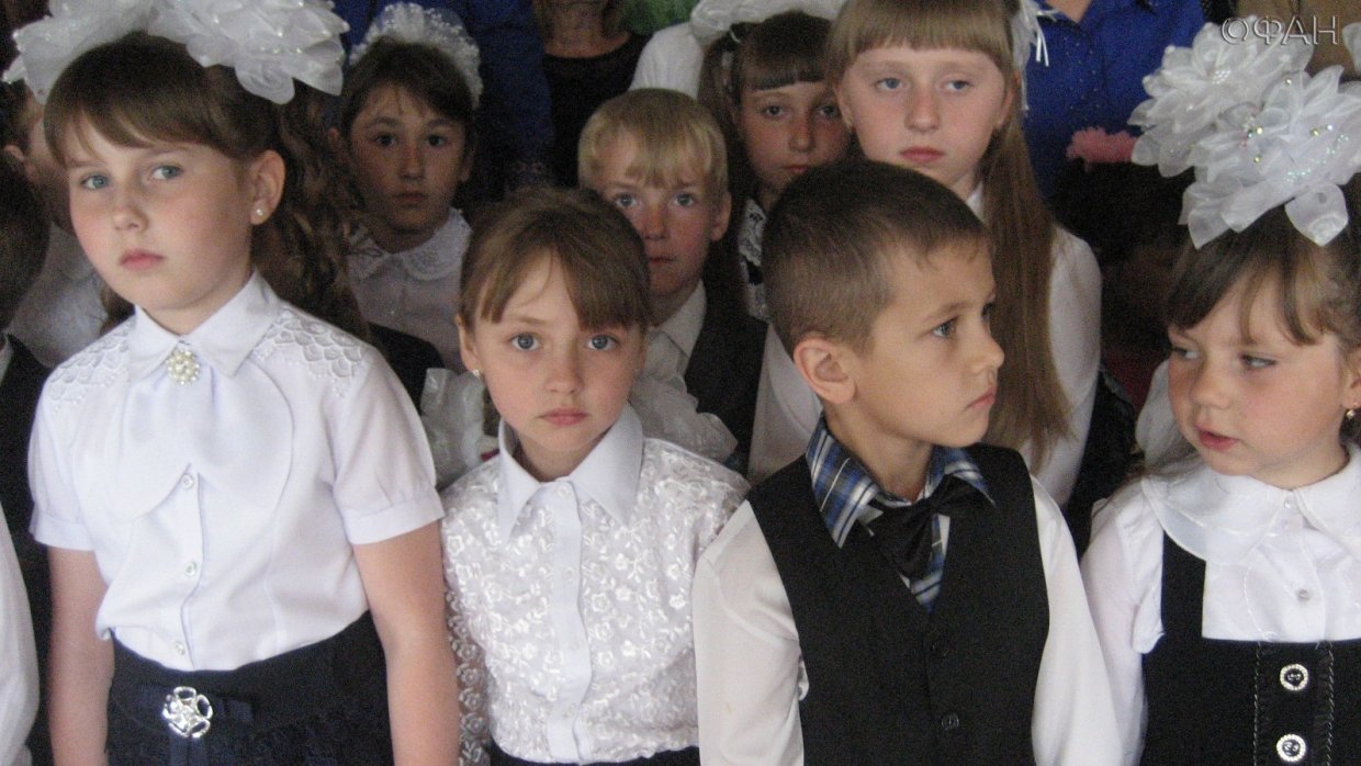 Как отмечали последний звонок в прифронтовых школах ЛНР
