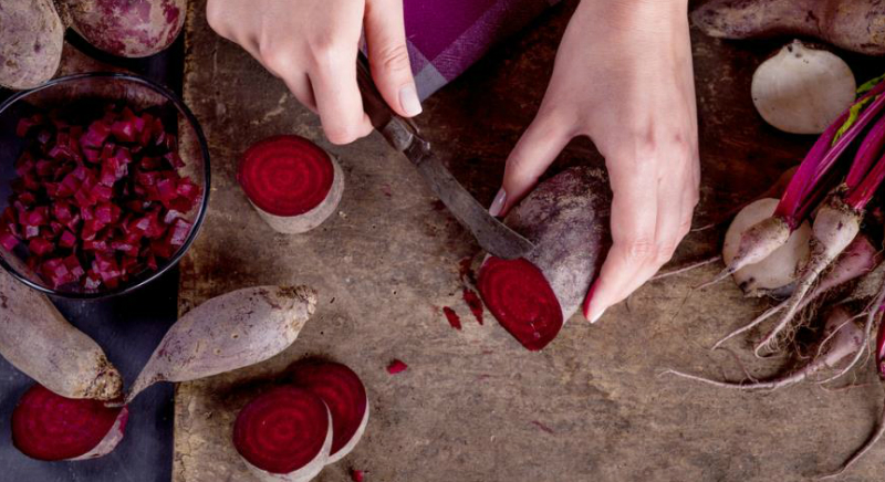 Салаты из сырой свеклы Салаты из сырой свеклы кулинария,рецепты,салаты