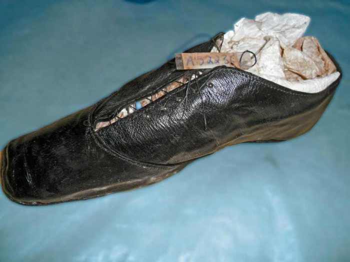 Фермер проверял поле и на глубине 10 метров случайно нашел корабль, который стоял под землей целиком Фермер проверял поле и на глубине 10 метров случайно нашел корабль, который стоял под землей целиком Культура