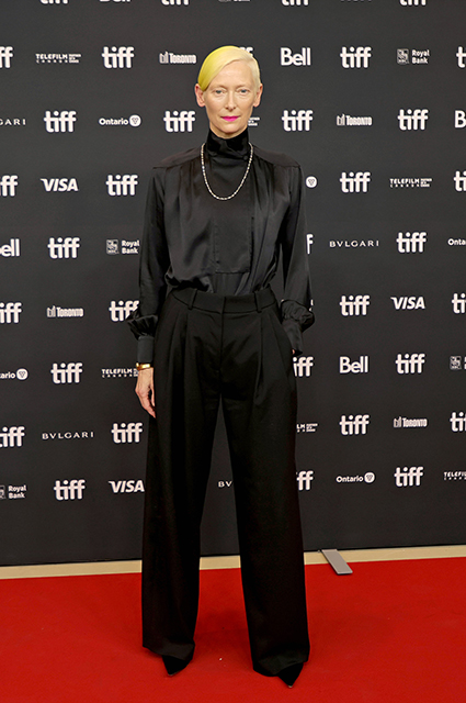 Dress Code. В Торонто проходит кинофестиваль. Среди гостей — Натали Портман с мужем, Гарри Стайлс, Тильда Суинтон, Эндрю Скотт Dress Code. В Торонто проходит кинофестиваль. Среди гостей — Натали Портман с мужем, Гарри Стайлс, Тильда Суинтон, Эндрю Скотт Красная дорожка