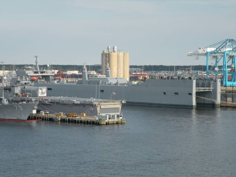 Военно-морская база Норфолк – проплывая мимо вмф