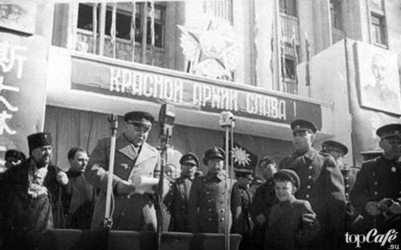 16 сентября 1945 парад в харбине. Парад белой армии Харбин 1945. Харбин парад Победы 1945. Парад в Харбине белогвардейцы.