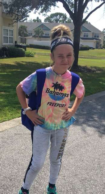 девочка с рюкзаком