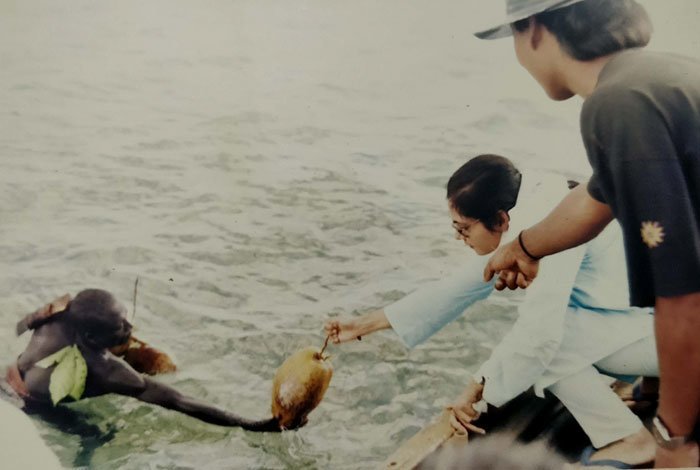 Туземцы этого острова убивают всех незнакомцев, но однажды сделали исключение Туземцы этого острова убивают всех незнакомцев, но однажды сделали исключение люди