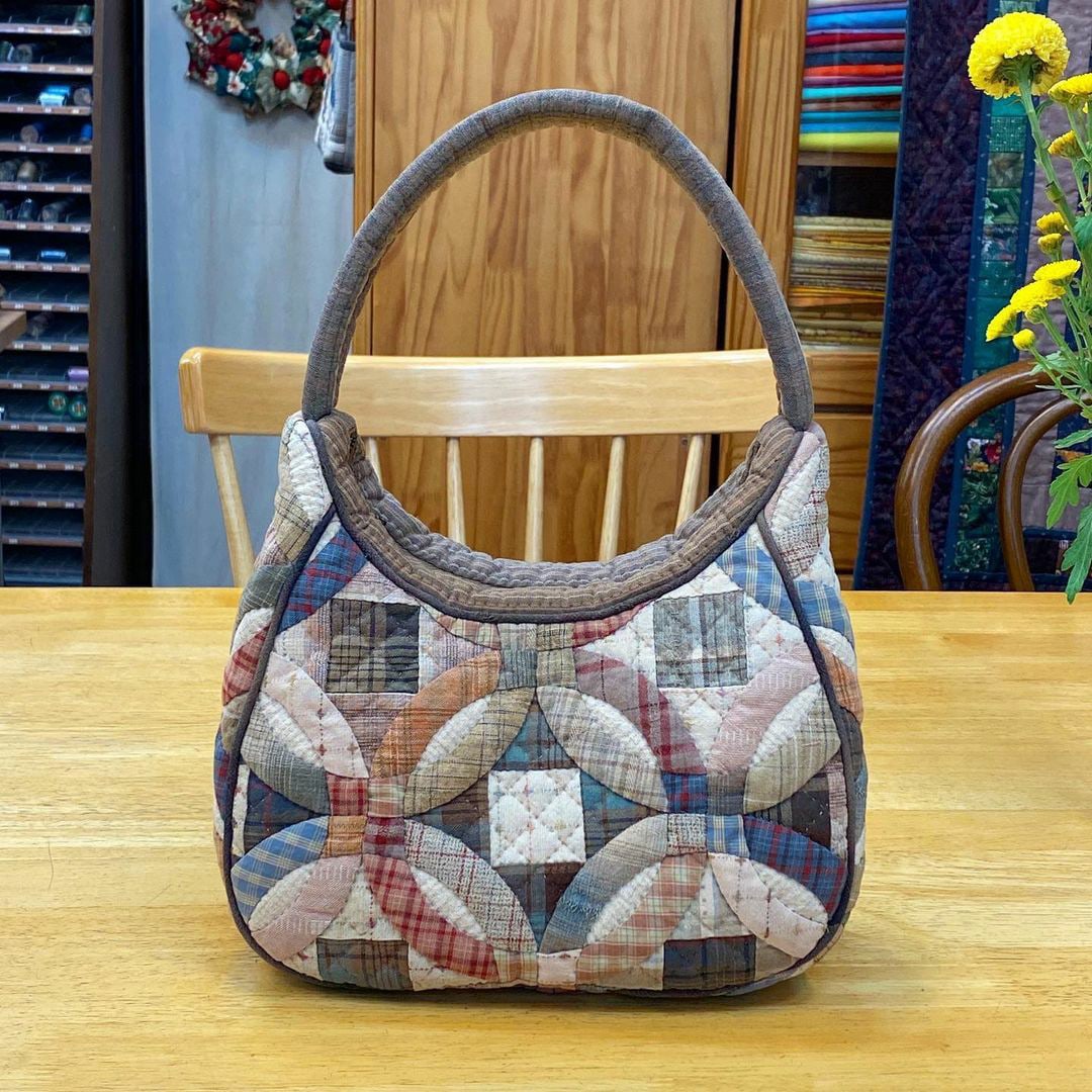 Сумок много не бывает! 👜 quilt_handsinstagram, quilt5577instagram, instagram, soooooooneeinstagram, mano_quiltinstagram, sonkkuse_suwoninstagram, anna_studiosinstagram, mjk62369210instagram, anna_studios 