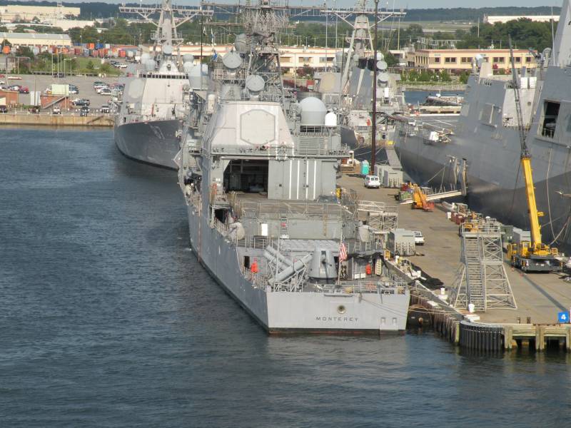 Военно-морская база Норфолк – проплывая мимо вмф