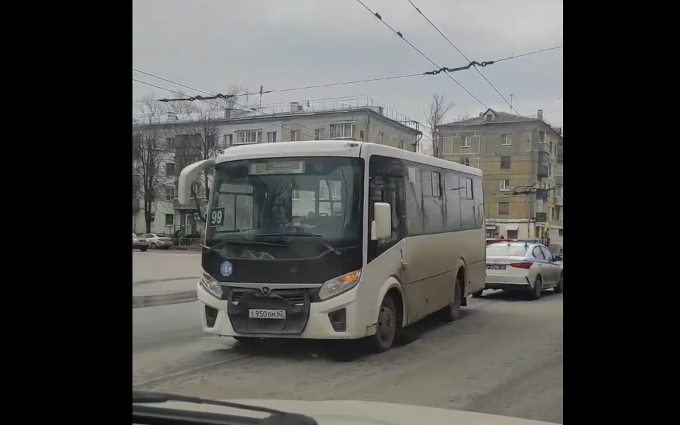 На улице Гагарина в Рязани произошло ДТП с участием Lada и маршрутки №99