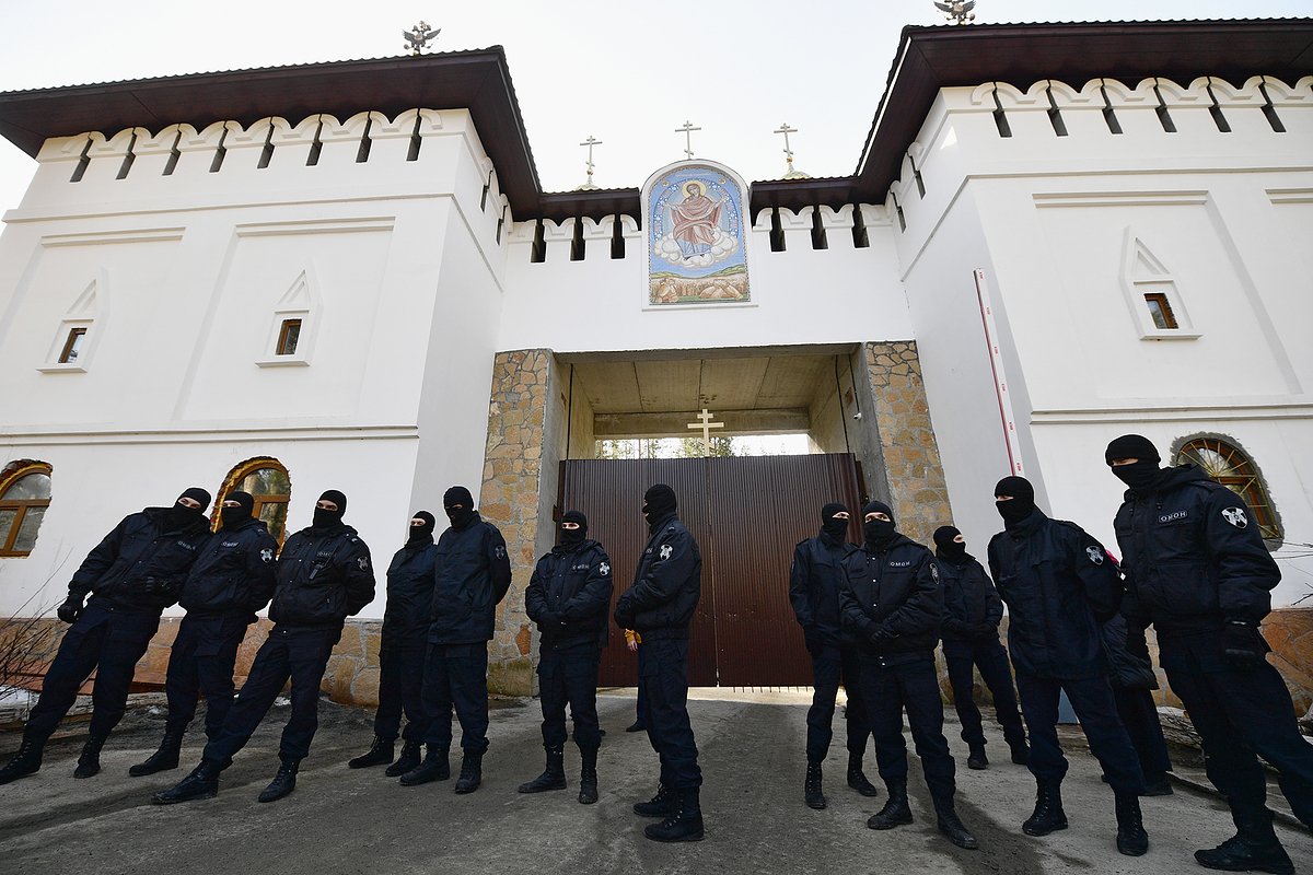 Ворота Среднеуральского женского монастыря