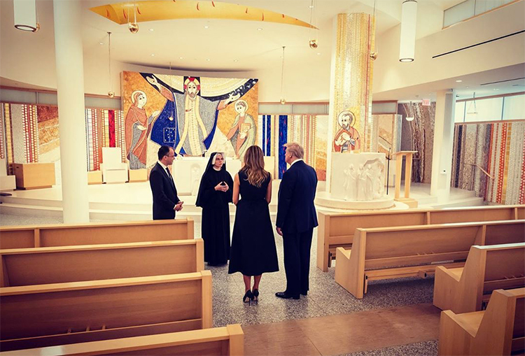 Очередной казус: Дональд Трамп попытался развеселить Меланию перед фотографами, но у него не получилось Дети,Дети знаменитостей