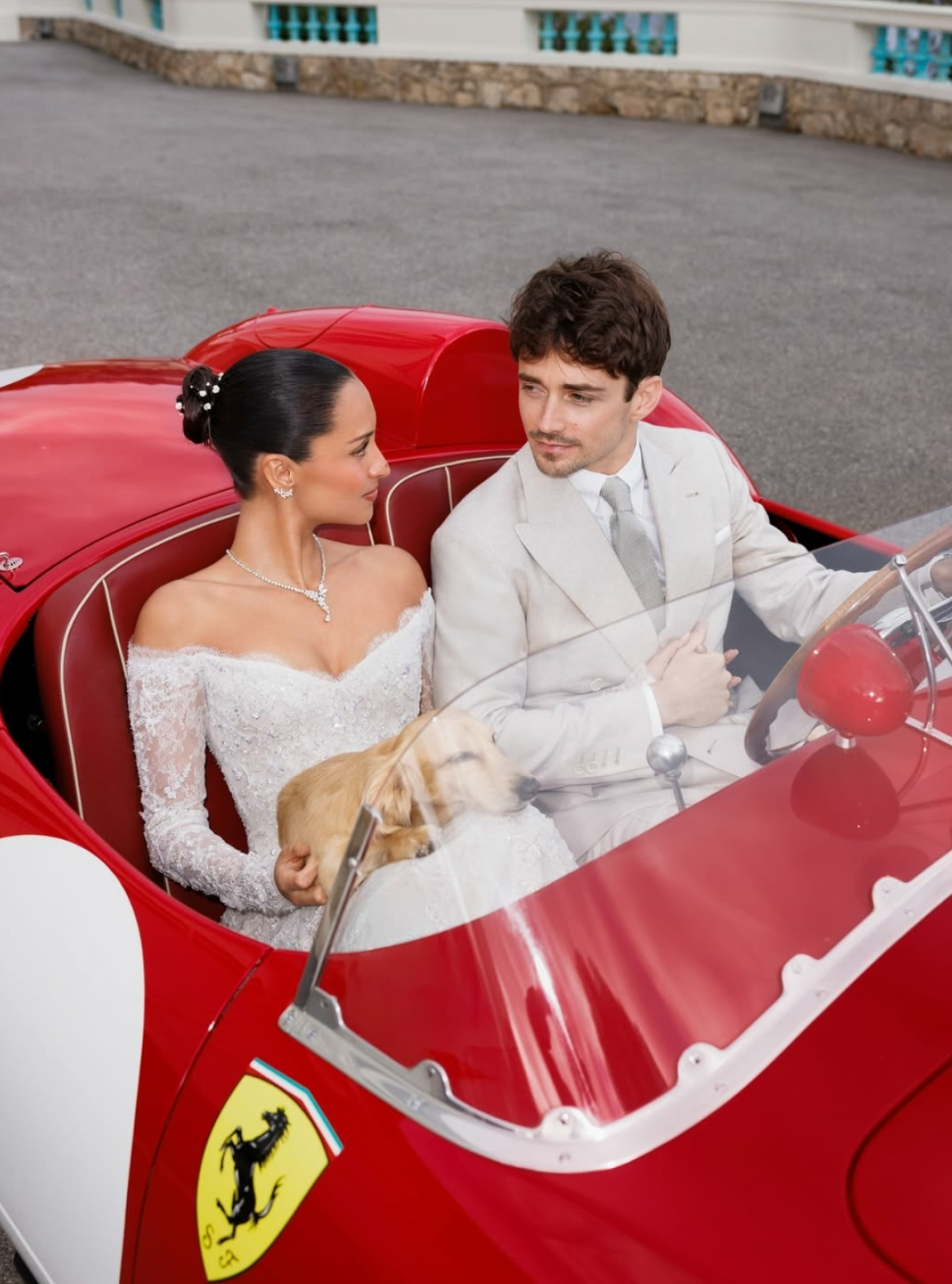 Феррари вместо лимузина: гонщик «Формулы-1» Шарль Леклер женился format-article,noindex,александра сент-мле,александр сен-мле,герман ларкин,Знаменитости,Карлос Сайнс,Льюис Хэмилтон,софиан памар,соцсетигонщик; формула1,спортивный клуб,соцсетизвезда; формула1,спортивный клуб,феррари (ferrari),спортивный клуб,формула1,спортивный клуб,шарль леклер