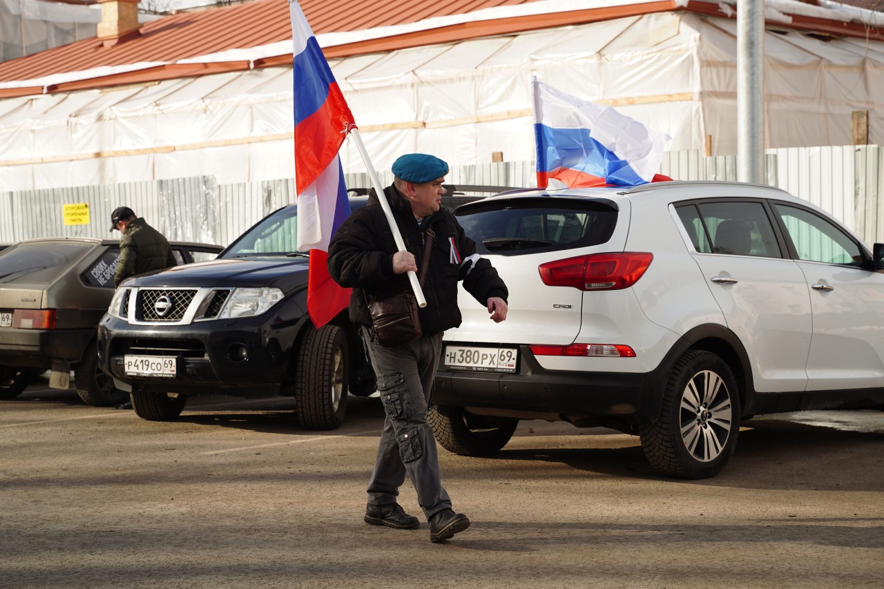 В Твери прошел автомобильный пробег в поддержку спецоперации на Украине
