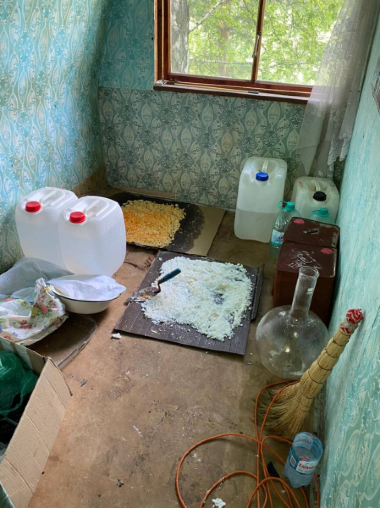 Крупная партия наркотических веществ изъята из нарколаборатории в Можайске