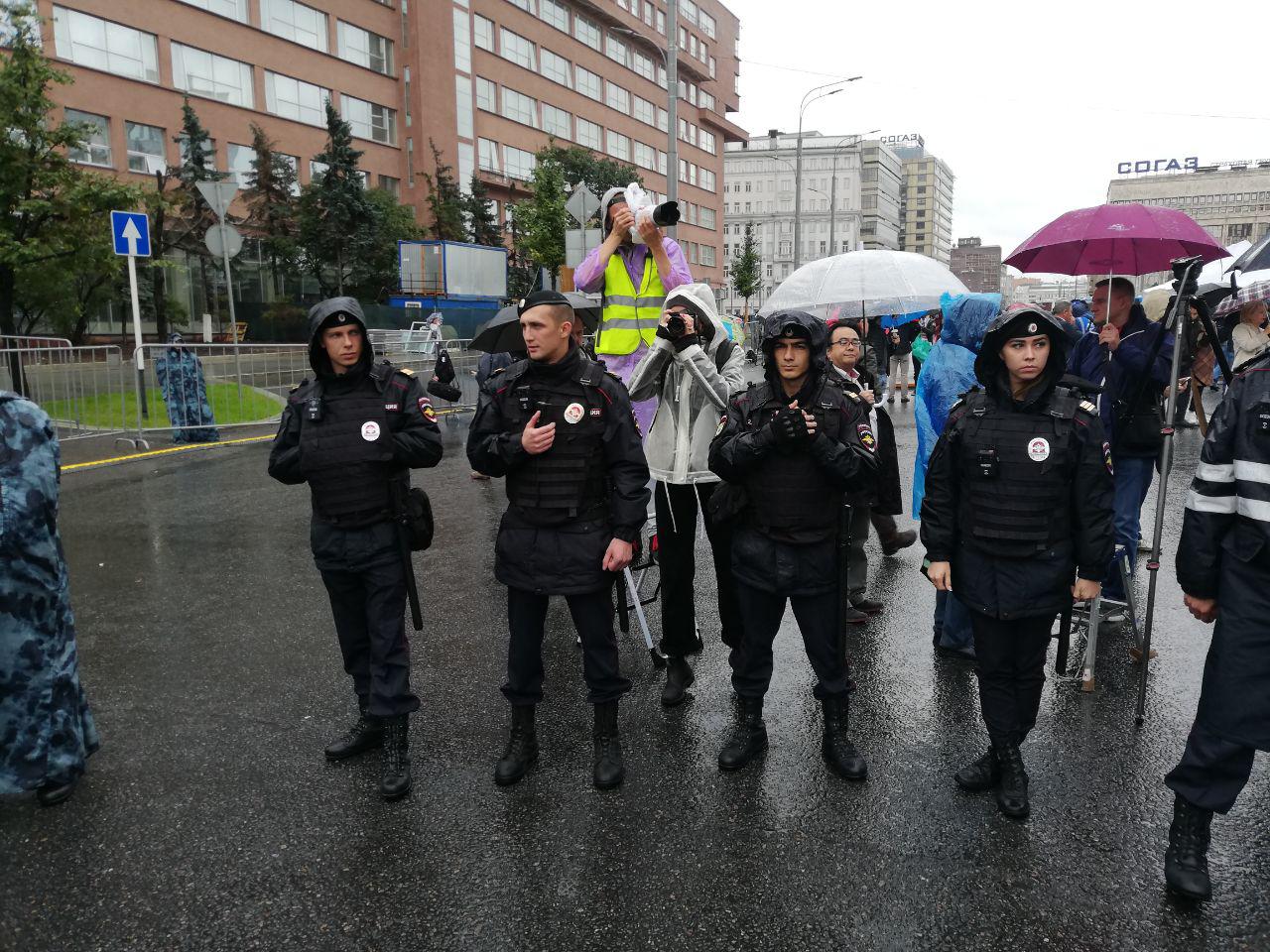 Полиция начала. МВД на митингах. Полиция в центре Москвы. Москва, демонстрация,полицейские. ППС на митингах.