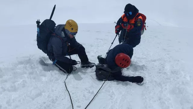 Альпинисту из Иркутска стало плохо при восхождении на Эльбрус