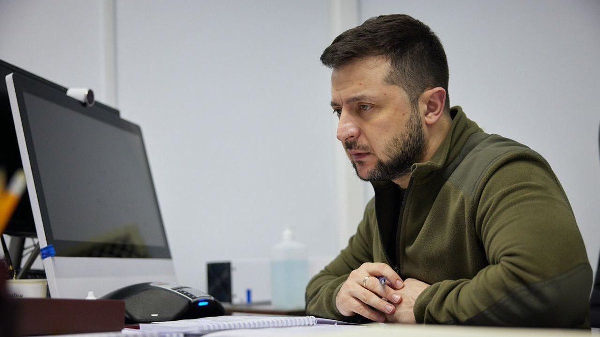 Хакер RaHDIt сообщил о «помощи» Зеленского в пленении ВСУ под Мариуполем Армия,Украина
