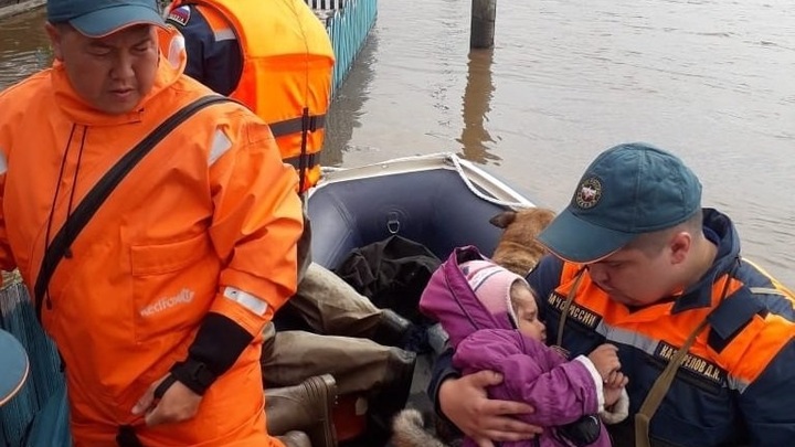 Пока люди тонули, иркутский чиновник требовал откачать воду из своего коттеджа