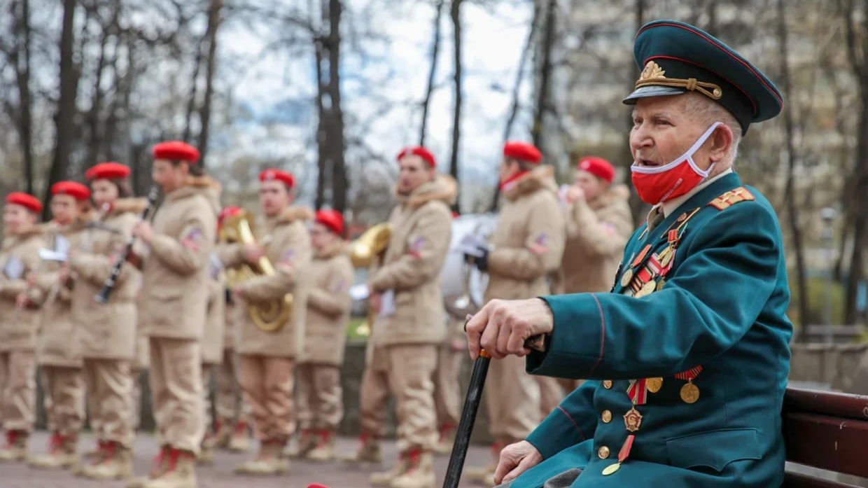 Свыше 30 тысяч россиян приняли участие в акции «Поем двором» в День Победы
