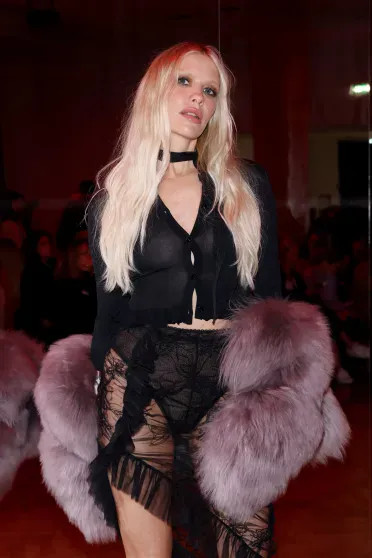 Неделя моды в Милане: Елена Перминова в прозрачной юбке посетила показ Blumarine показы, Александра, Перминова, Милане, Prada, Fendi, ПерминоваЕлена, Елена, прошли, Недели, рамках, БрулетоваРанее, ЛебедеваАлла, бывшего, возлюбленного, Литвинова, детьми, четырьмя, Романовым, Рената