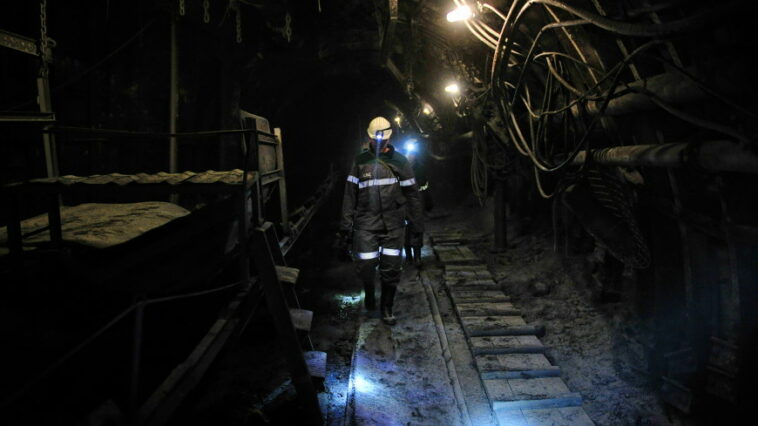 Два горняка заблокированы под землей на шахте «Талдинская-Западная-1»