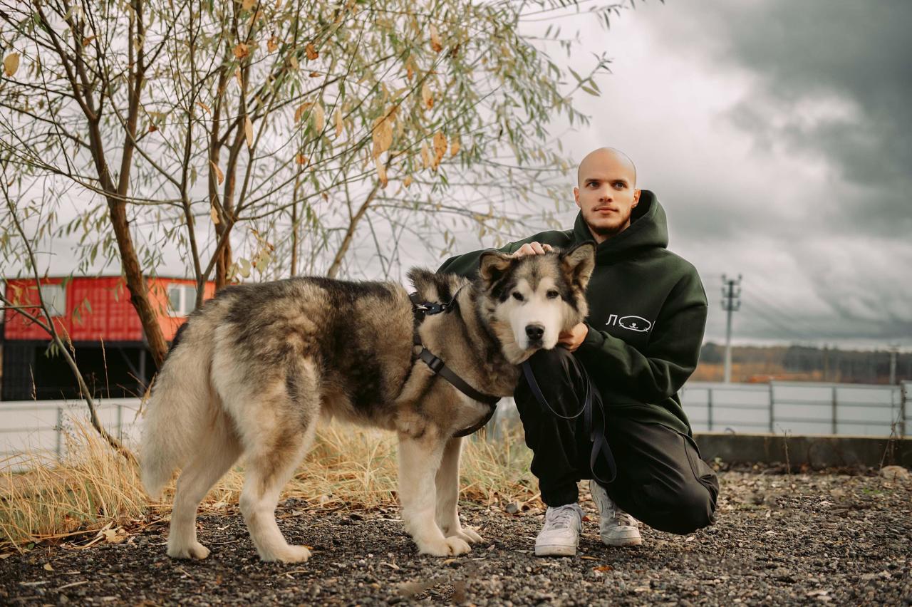 Ловец Виталий готовится к отлову