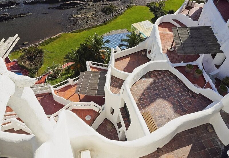 Достопримечательности Уругвая: отель-скульптура, который строили 36 лет архитектура,достопримечательности,Уругвай