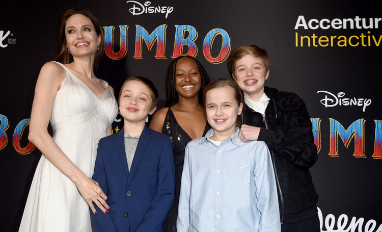 Анджелина Джоли с детьми на премьере фильма "Дамбо"