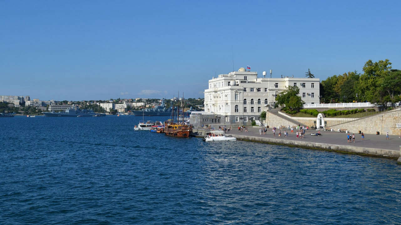 Горы, тропы и красивые бухты: россиянка перечислила необычные места для отдыха в Крыму