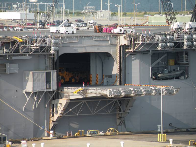 Военно-морская база Норфолк – проплывая мимо вмф