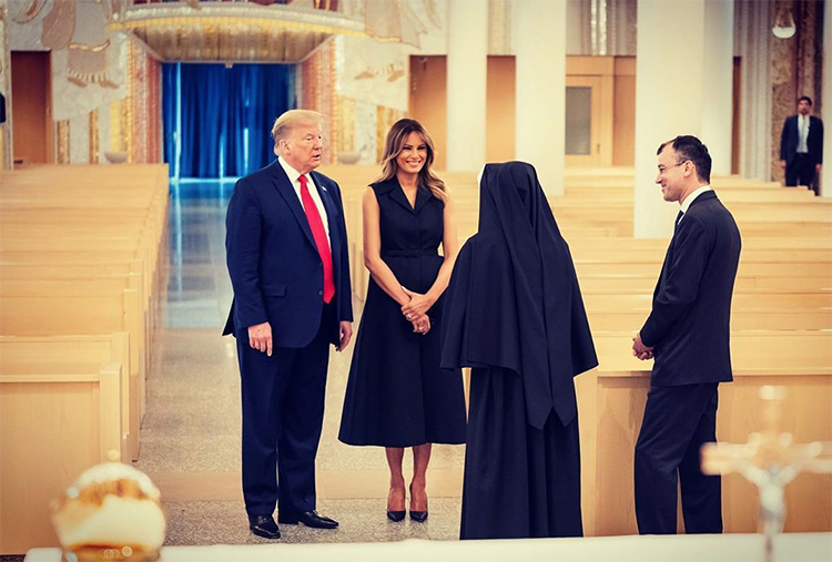 Очередной казус: Дональд Трамп попытался развеселить Меланию перед фотографами, но у него не получилось Дети,Дети знаменитостей