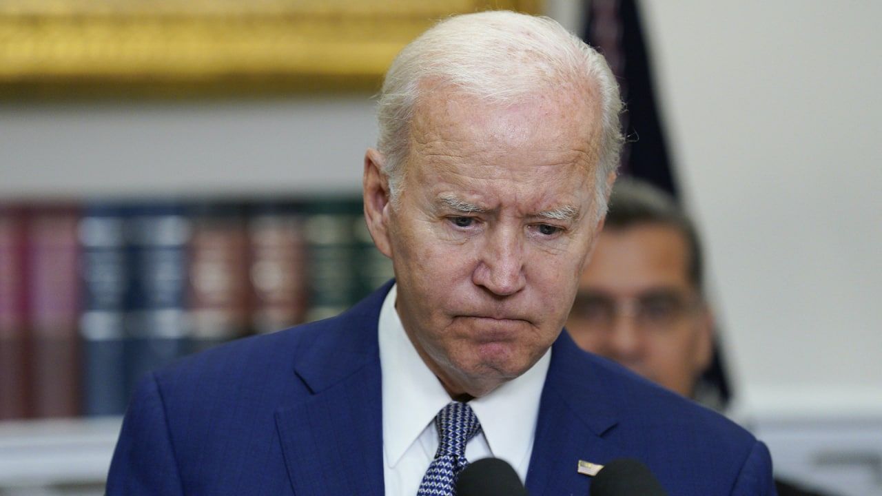 Пользователи соцсетей высмеяли очередную попытку Байдена прокатиться на велосипеде