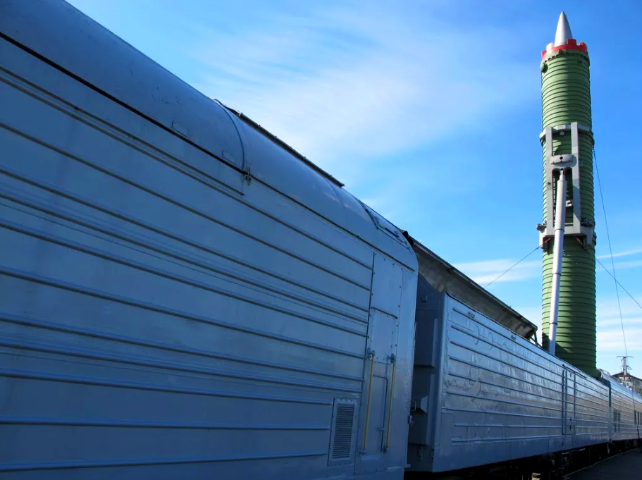Россия создала боевой «Царь-поезд» протяжённостью 30 км? Что за невероятная история гуляет по сети
