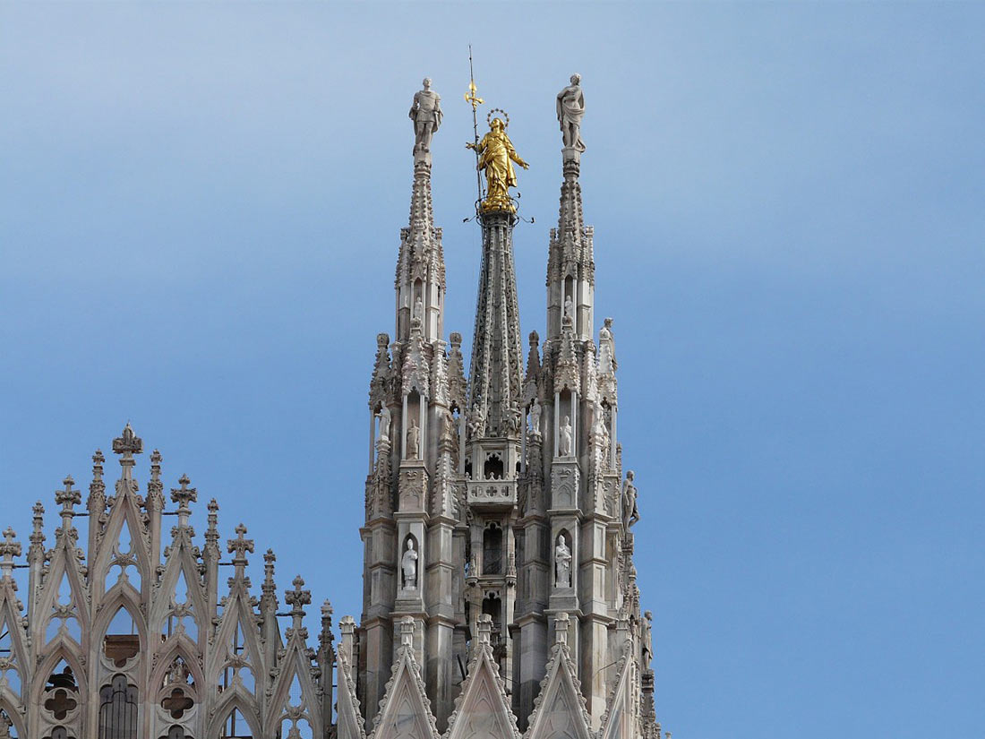 Миланский собор статуя Мадонны