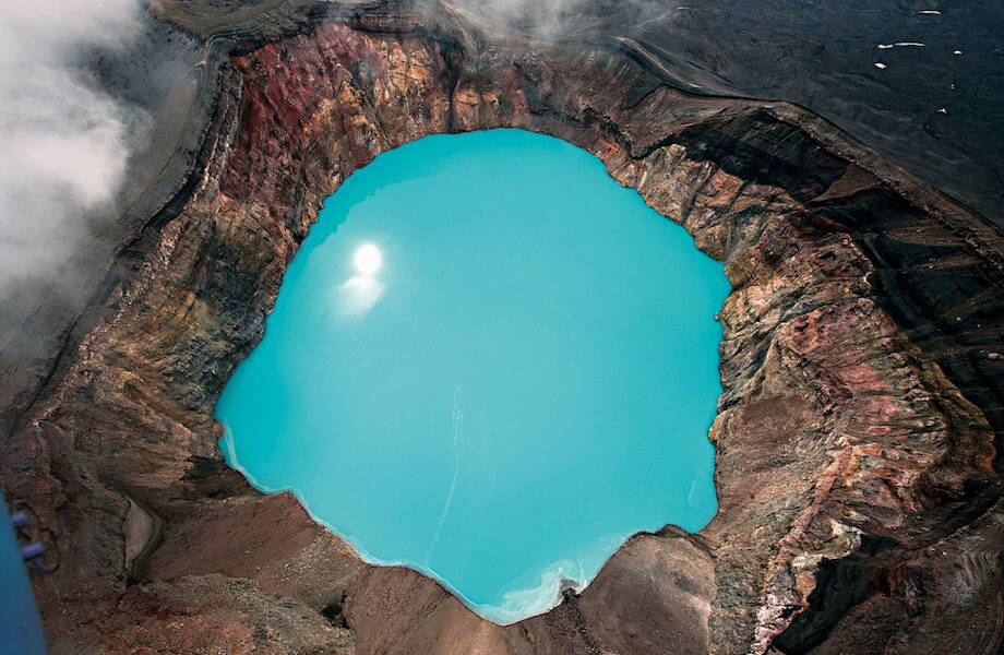 Как в кратере вулкана появилось озеро Троицкое, в котором вместо воды — кислота