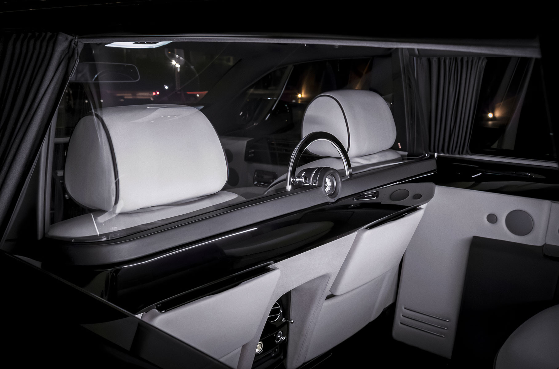 Необычную версию Rolls-Royce Phantom продают в Москве за 19 миллионов рублей Новости