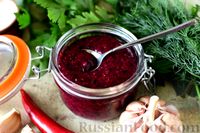 Фото к рецепту: Соус из черной смородины с чесноком и острым перцем