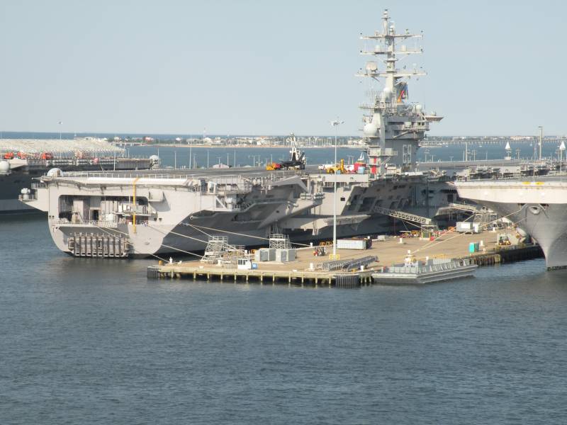 Военно-морская база Норфолк – проплывая мимо вмф
