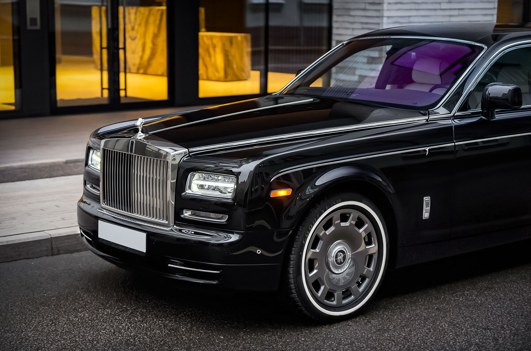 1 19 млн. Rolls Royce Phantom 2012. Rolls Royce Phantom 5/5. Роллс Ройс за 1000000 рублей. Rolls-Royce Phantom (VII).