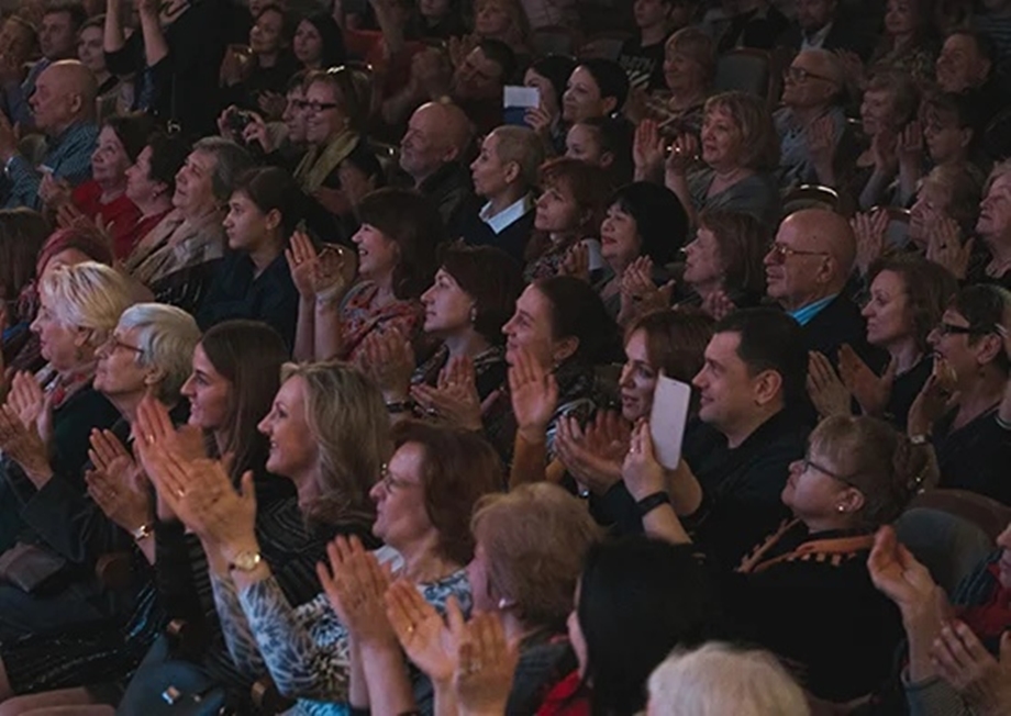 Фиглярство это, а не искусство! Хотелось бы обратиться к актерскому сообществу...