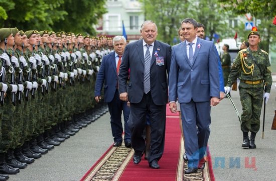 Луганская народная республика встречает иностранные делегации по случаю годовщины ЛНР
