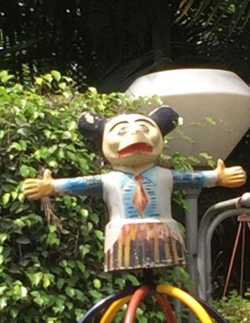 Неуместный и сомнительный дизайн детских игровых площадок 