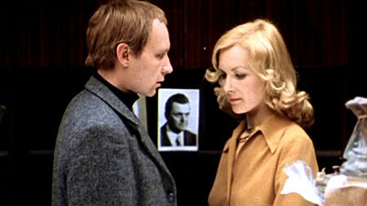 Эмма Робертс сыграет главную роль в ремейке фильма "Ирония судьбы, или С легким паром!" Эмма Робертс сыграет главную роль в ремейке фильма "Ирония судьбы, или С легким паром!" Кино,Кино