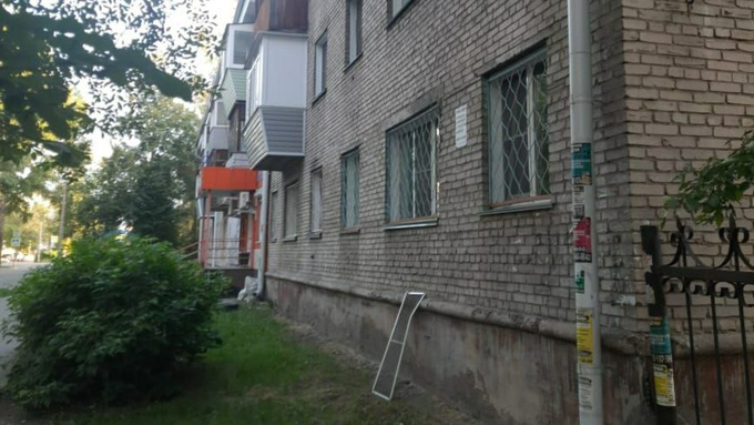 Правоохранители начали проверку после падения мальчика из окна в Бийске