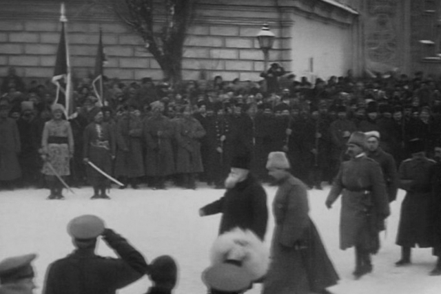 Михаил Грушевский на военном параде в Киеве зимой 1917 года