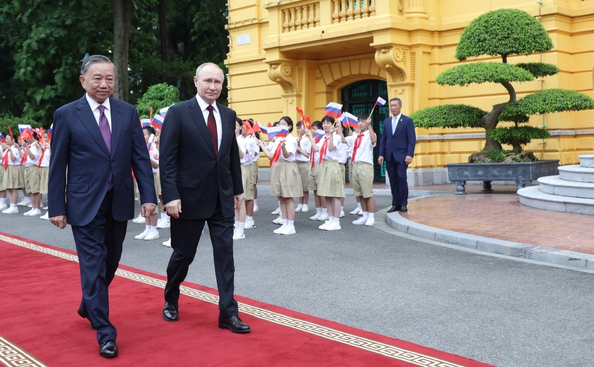 Церемония официальной встречи Владимира Путина Президентом Вьетнама То Ламом. 20 июня 2024 года