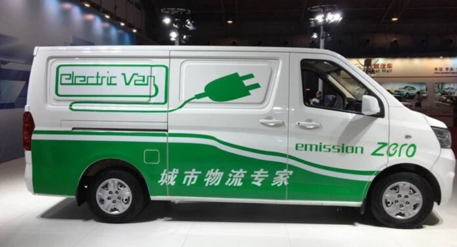 Changan представил версии минивена Ruixing EM80 по цене от 1,5 млн руб