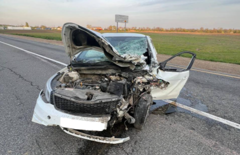 Машина всмятку: авария с легковушкой и грузовиком произошла на трассе «Краснодар-Кропоткин»