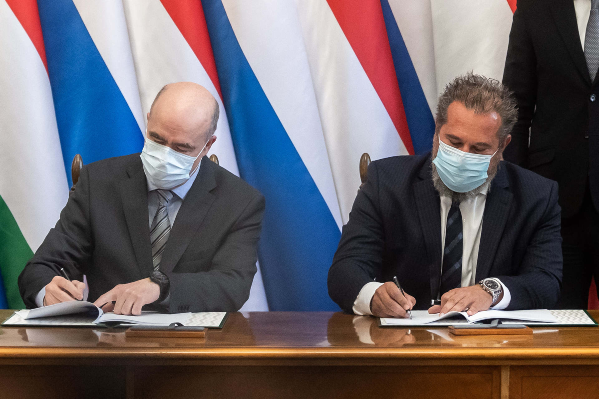 Украина - понад усэ. Только "усэ" не знает...