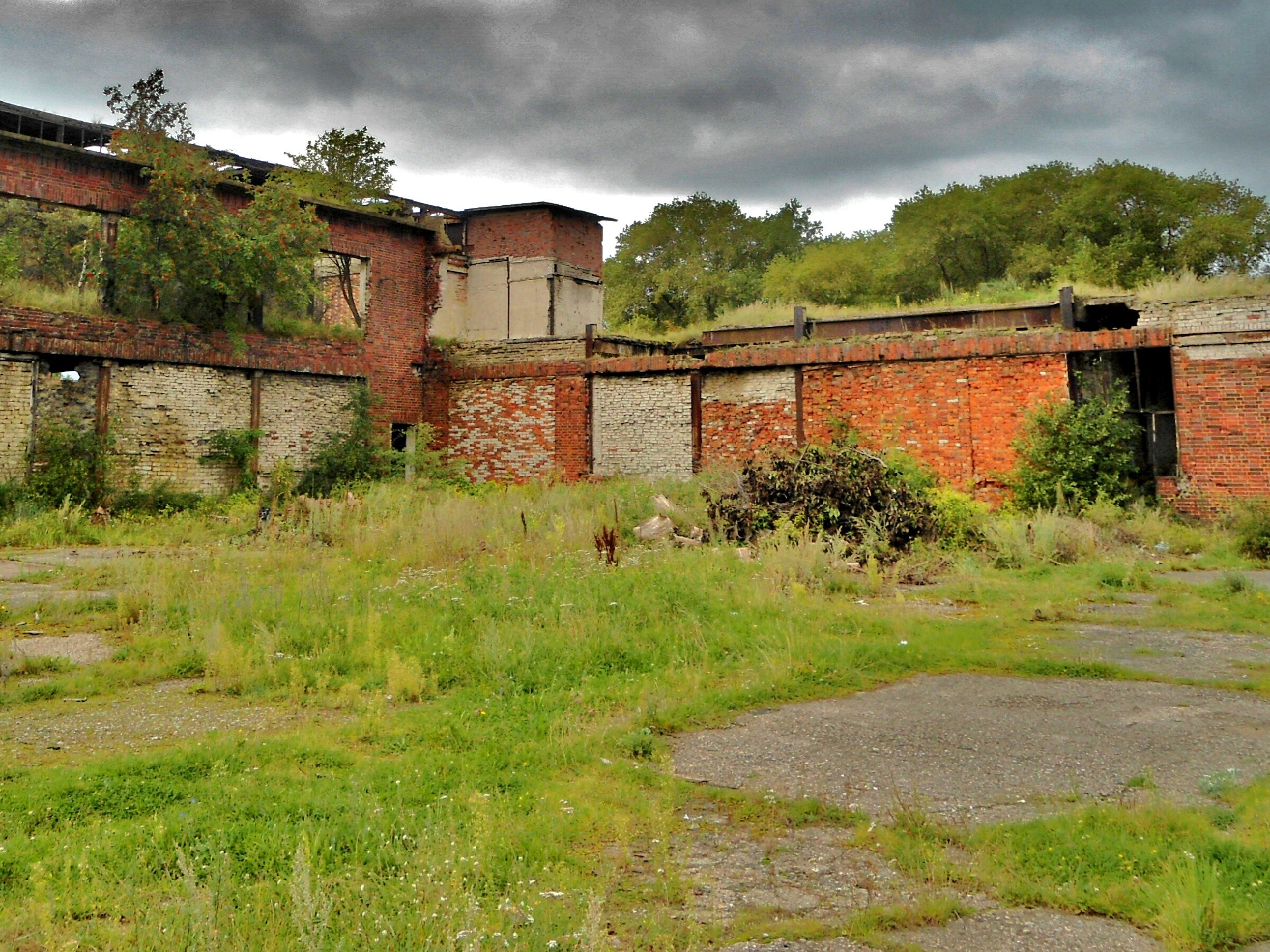 Заброшенный немецкий аэродром Люфтваффе Нойтиф. Начало. Заброшенный немецкий аэродром Люфтваффе Нойтиф. Начало.