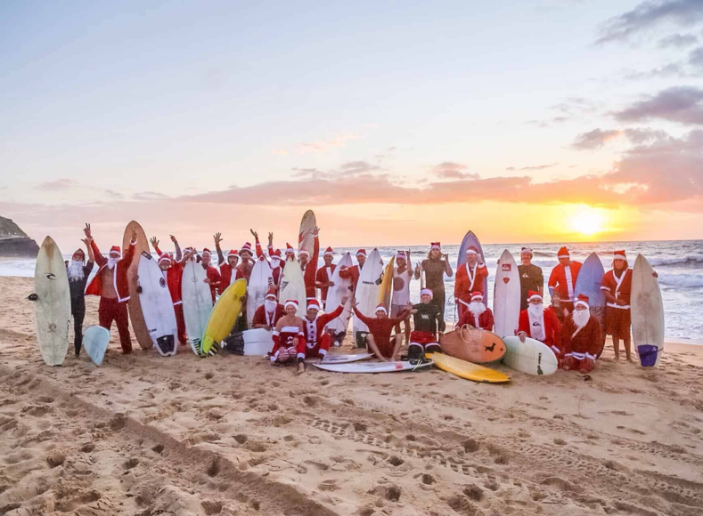Санта-Клаус на серфе: фото о том, насколько безумно и круто проходит Новый год в Австралии Австралия,мир,Новый год