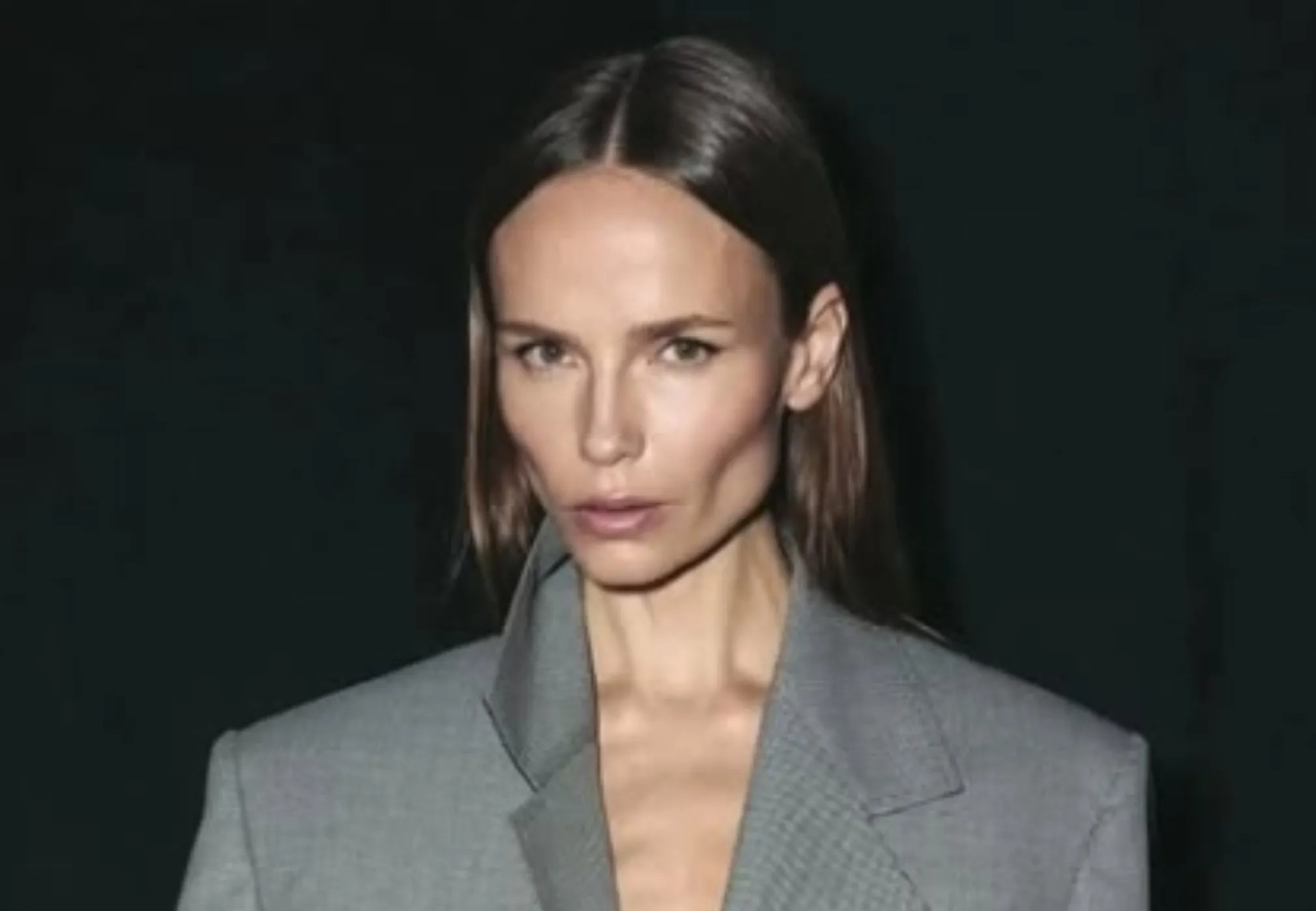 Наташа Поли показала бэкстейдж круизного показа Chanel
